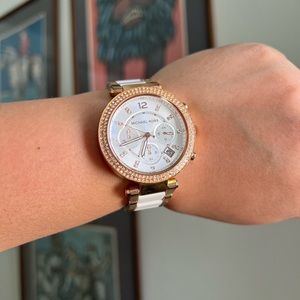 Mk wristwatch medium size